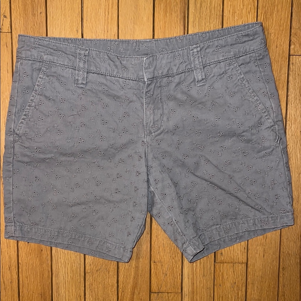 grey denim flower embossment jean shorts